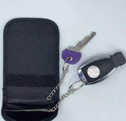 RFID Anti-diefstal Beschermhoes Voor Autosleutel | Signaal Blokkerende Hoes | Keyless Entry Go Beveiliging | Voor Auto’s Met Keyless Go En Keyless Entry -Auto-Onderdelenwinkel 1200x1161 1