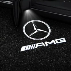Mercedes Deur Logo Projector CLA W117- Portier Voertuigverlichting - CLA W117 - Deur Verlichting - Auto Interieur - Mercedes Accessoires - Set Van 2 Met AMG Logo