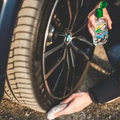 Turtle Wax Wet N Black Tyre & Trim Gel - Bandenonderhoud - Bandenreiniger - Banden En Kunststof Behandeling - 300ml -Auto-Onderdelenwinkel 1200x1200 184