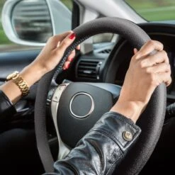 Stuurhoes Auto - Kunstleer - Voor 33-38 CM - Antislip & Schokabsorptie - Zwart -Auto-Onderdelenwinkel 1200x1200 368