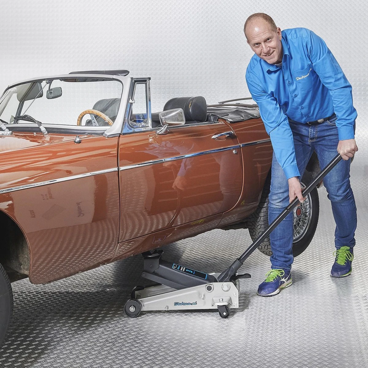 Datona® Garagekrik Met Snellift - 3 Ton - Zwart 6 Datona® Garagekrik Met Snellift - 3 Ton - Zwart - Afbeelding 4