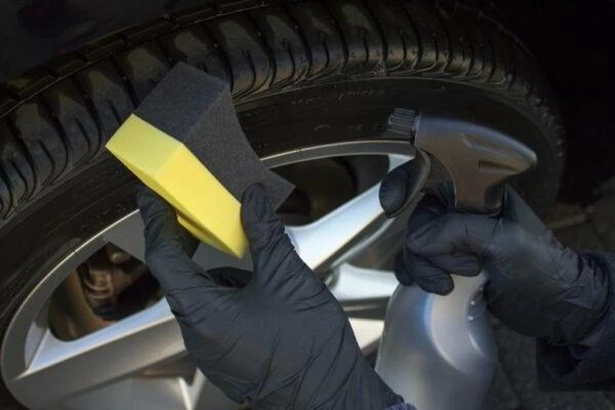 Merkloos Tyre & Trim Applicator Bandenspons - Geel/Zwart 4 Merkloos Tyre & Trim Applicator Bandenspons - Geel/Zwart - Afbeelding 2